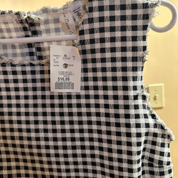 Raw hem checkered top ** tags attached** - Picture 3 of 9
